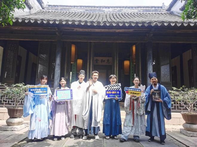 燃！白天逛摊听民谣入夜追萤火蹦迪新葡京娱乐“五一”苏州太湖东山太(图5)