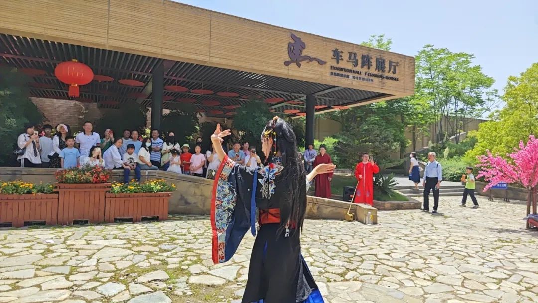 州步步“精”心游客连连入戏澳门新葡京入口双向奔赴！荆(图13)