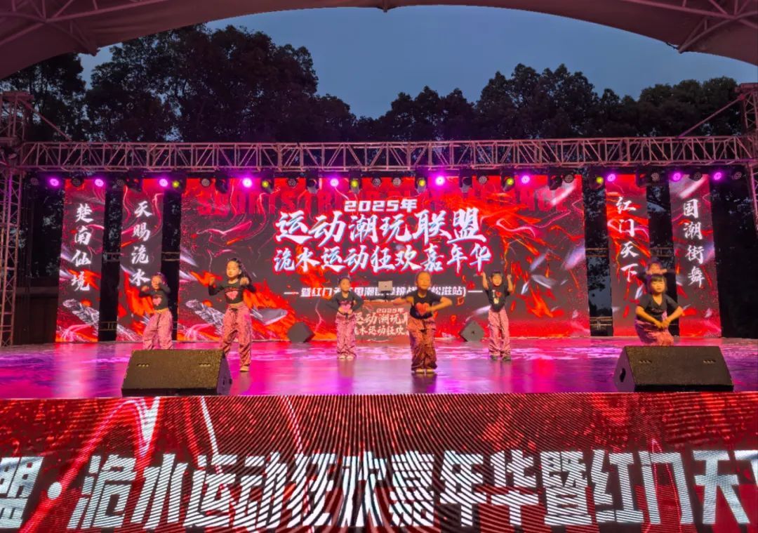 州步步“精”心游客连连入戏澳门新葡京入口双向奔赴！荆(图5)