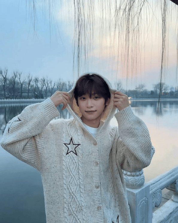 洲大奖：从“塌房”到“破防”这届网友太难带了！新葡京娱乐场app00后梓渝凭《泥潭》杀入亚(图1)
